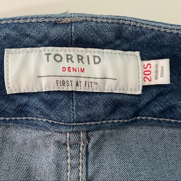 Torrid jeggings with stripe size 20 short - Picture 4 of 9